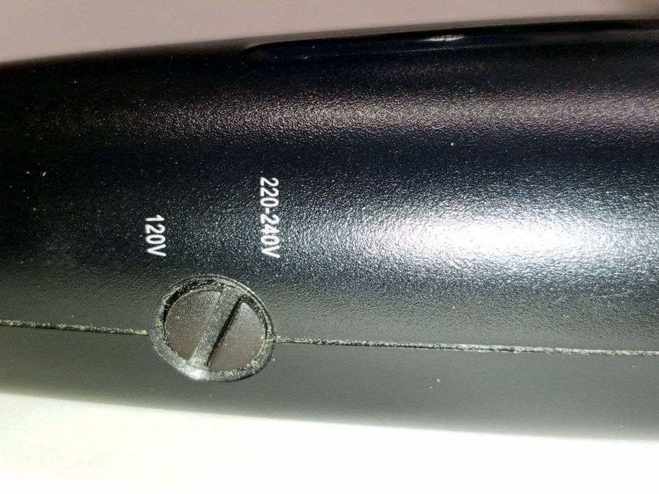 Компактний дорожній фен моделі Remington D1500