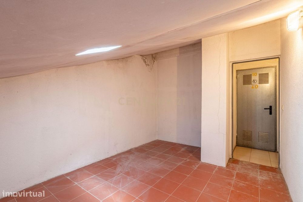 Apartamento T3 em Prior Velho com garagem