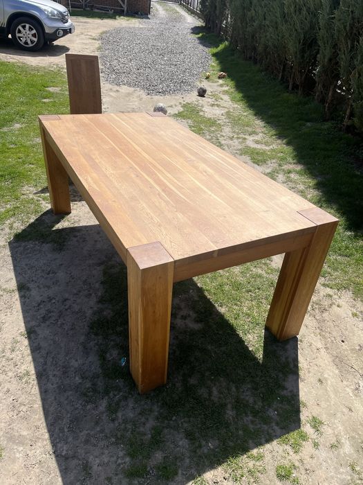 Stół dębowy z krzesłami