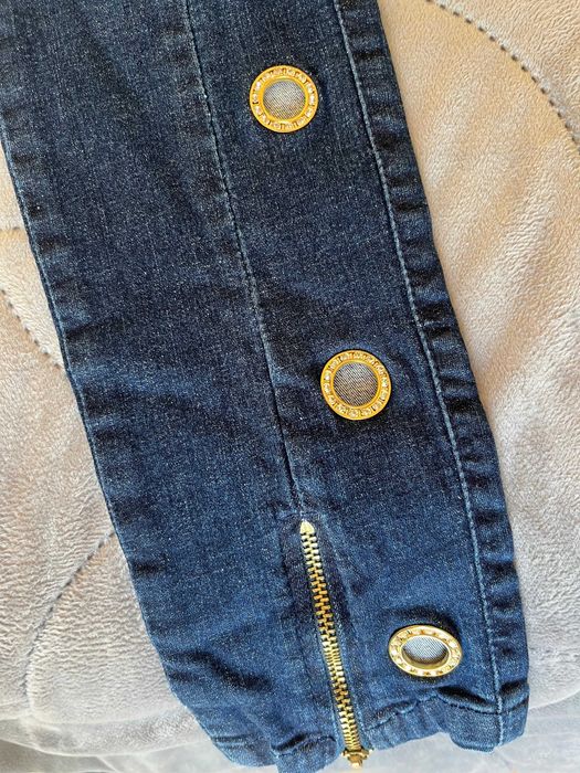 Femenne jeans booty-lifting effrct