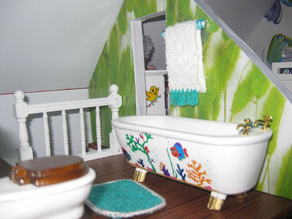 ELECTRIFIED DOLLHOUSE - LIVING ROOM AND ATTIC433489604845905923