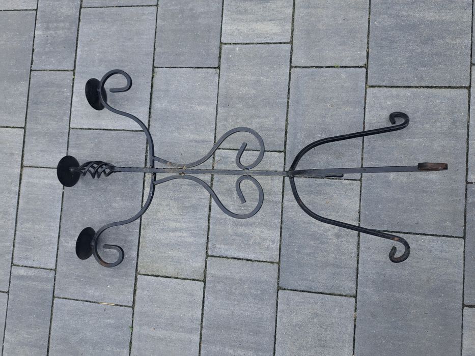 Świecznik metaloplastyka