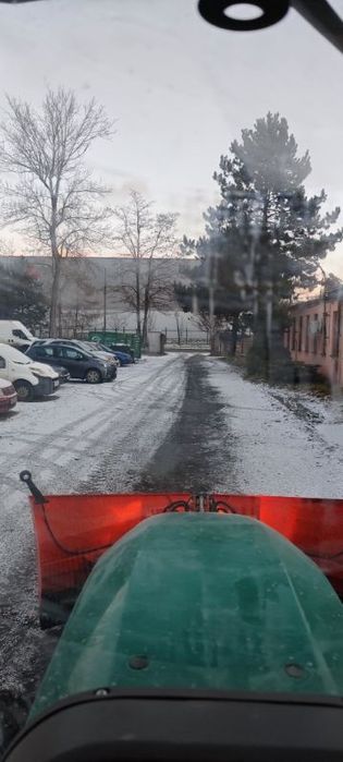Usługa odśnieżania traktorem