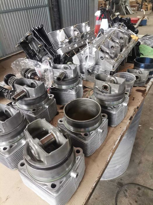 Oferecemos serviços de reparação e restauro para automóveis e moto