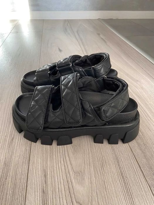 Czarne sandały na platformie H&M