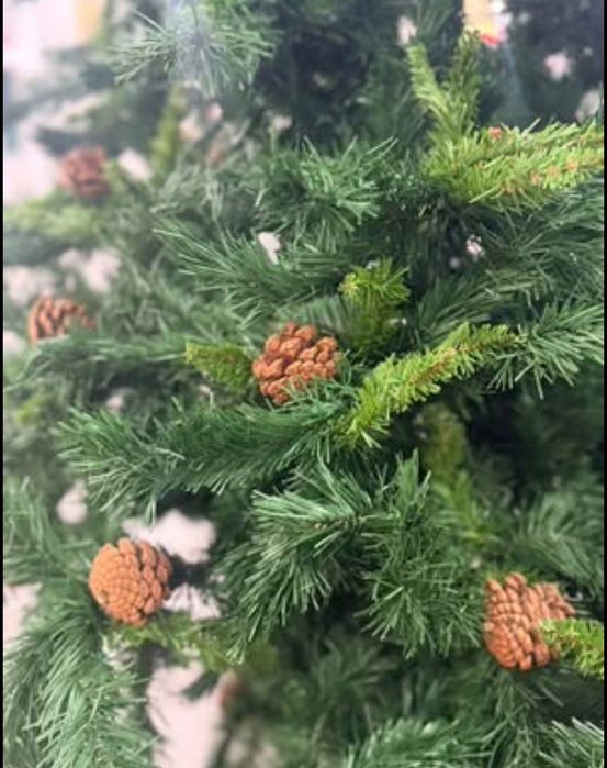 Árvore de Natal 210cm com pinhas