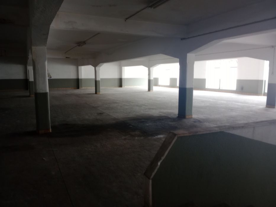 Vende Armazém / pavilhão Industrial/ garagem oficina