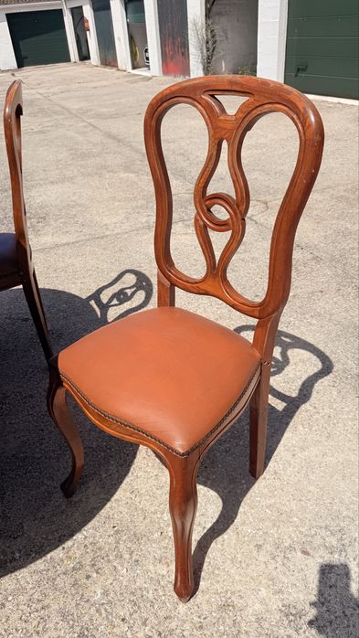 Vendo mesa com 4 cadeiras