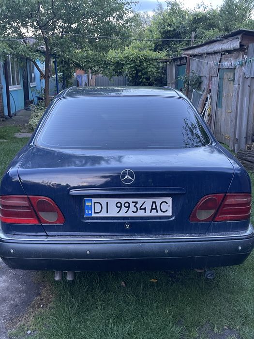 мерседес 210 є240. 1999 року газ бенз