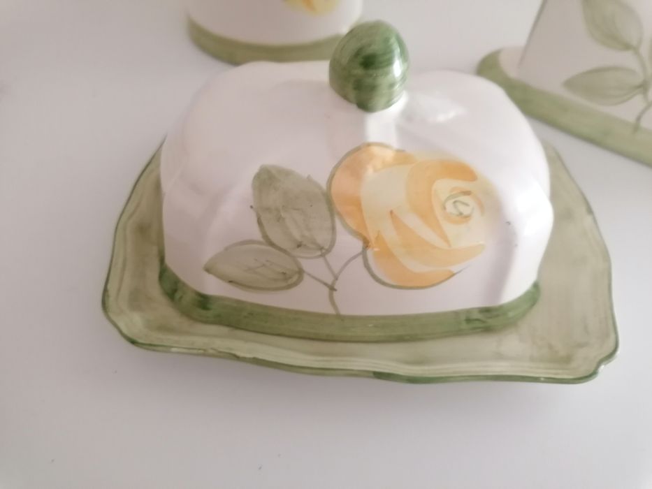 Artigos de cozinha em porcelana pintados. , desde