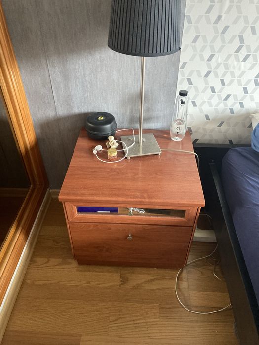 Conhunto de duas mesas de cabeceira