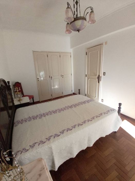 Alugo Quartos em Algés