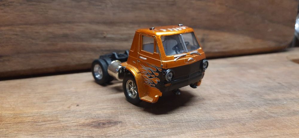 Коллекционная модель грузовика Dodge L600 COE (M2 Machines)