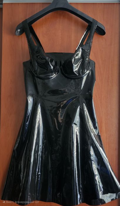 Плаття з латексу