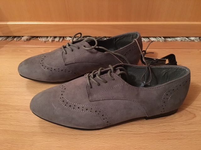 Sapatos NOVOS muito confortáveis Nº 39