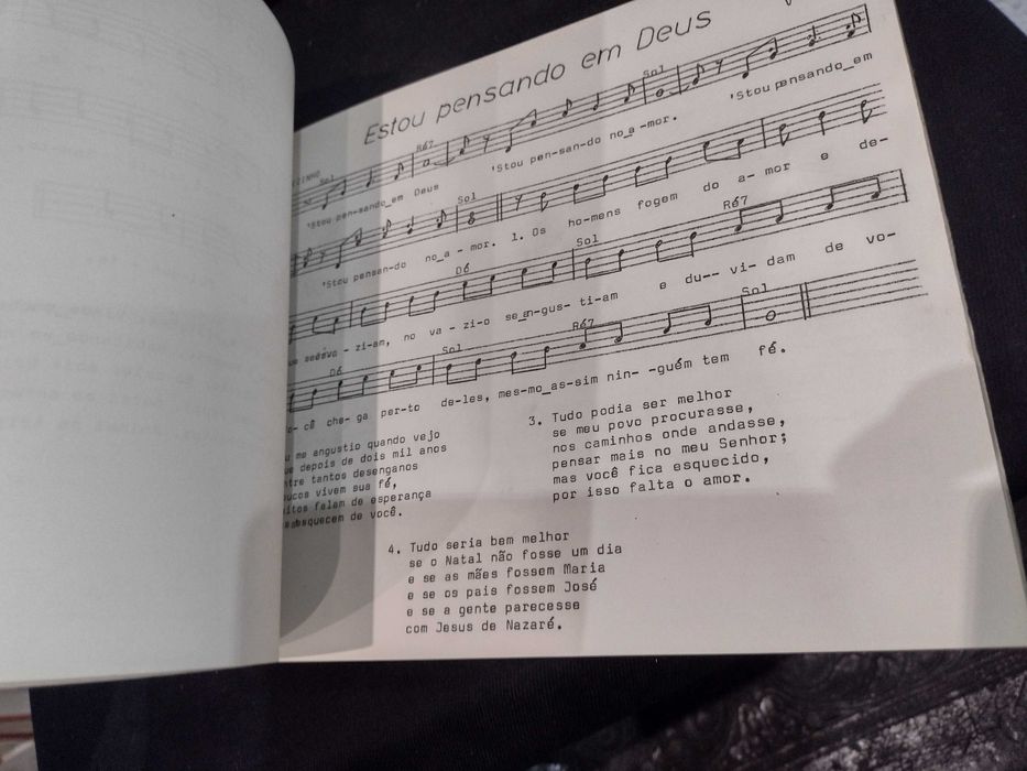 Louvai ao Senhor "Rezar com a Igreja"