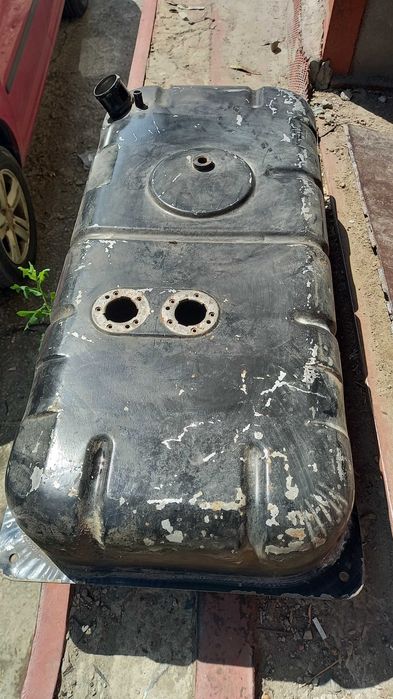 Бак топливный Газель почти новый стандартный.