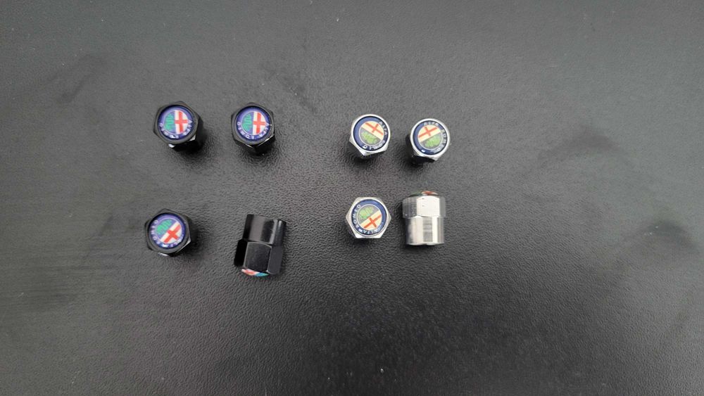 Nowe wentyle Alfa Romeo | Renault kapturki do kół srebrne | czarne