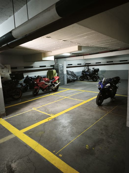 Aluga-se parqueamento para motas