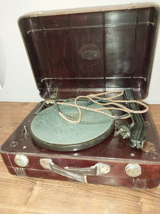 Винтажный проигрыватель