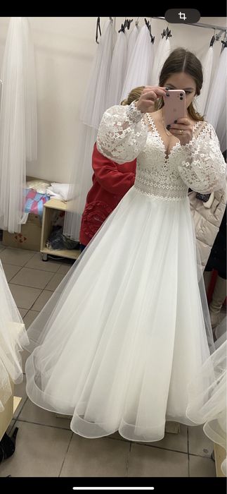 Весільна сукня.