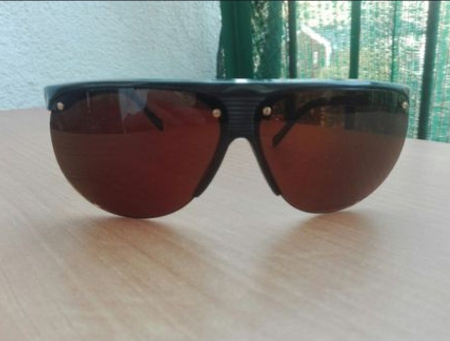 Okulary przeciwsłoneczne, bardzo ciemne