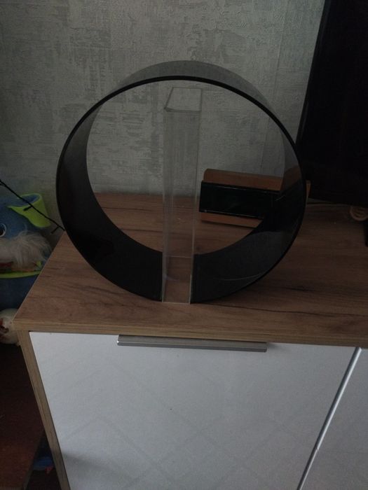 Продам оригинальную вазу.