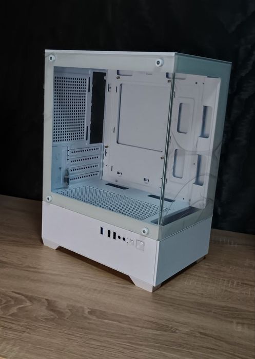 Комп'ютерний корпус MSi