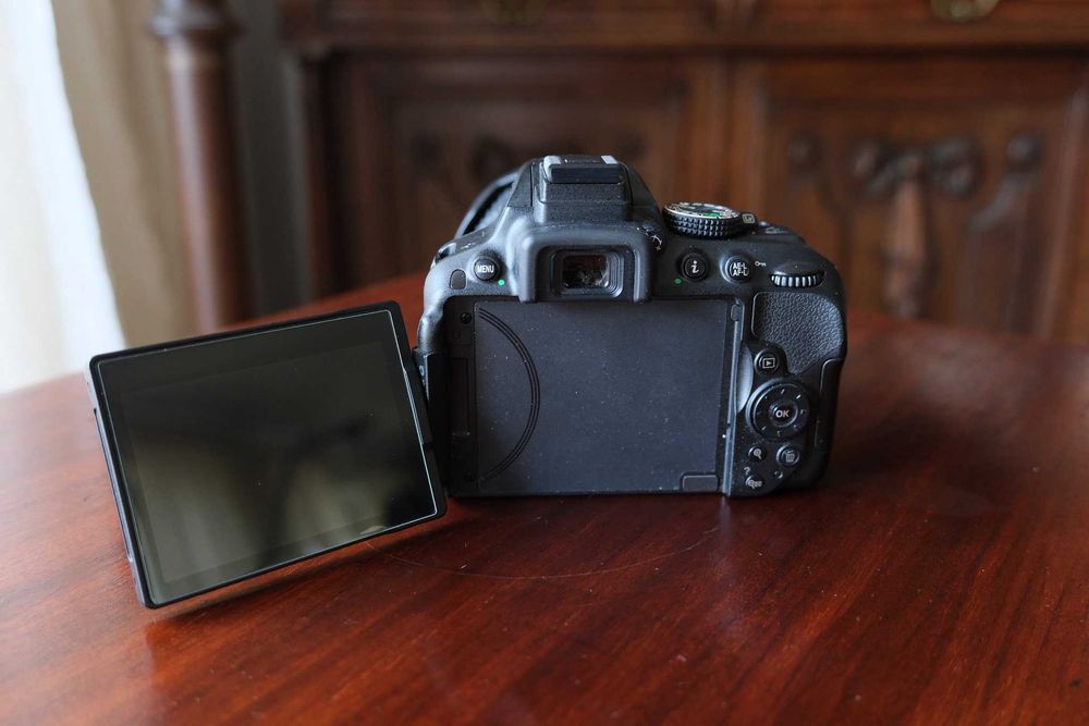 Nikon D5300 + 18-105 VR KIT / 2 Baterie / Pokrowiec itp ( BD Stan)