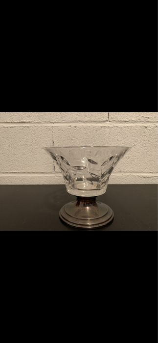 Taça de cristal com base em estanho