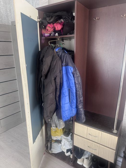 Продам гарну шафу у коридор