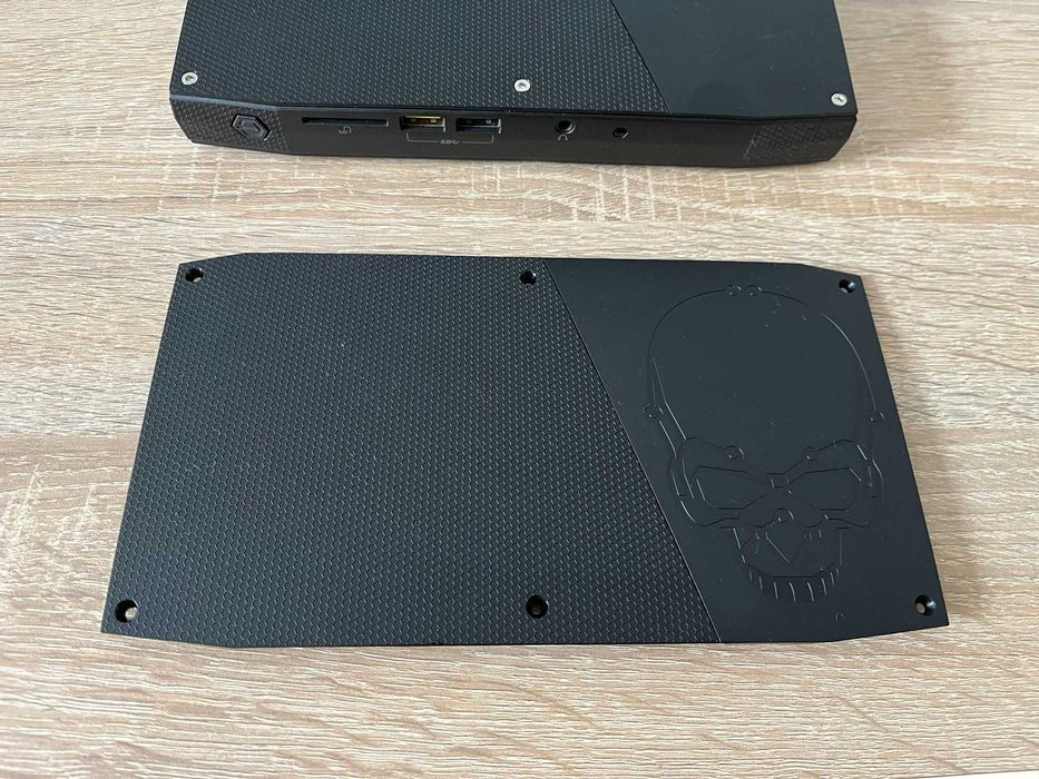 Komputer Intel NUC Skull Canyon i7-6770HQ 8GB 512GB Windows 11