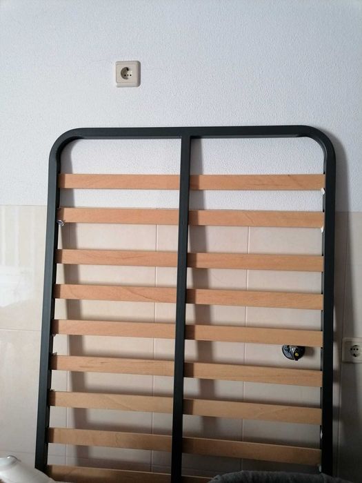 Cama de solteiro - com estrado e colchão - BOM ESTADO