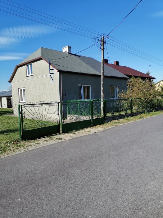 Dom z budynkami gospodarczymi w Józefowie Widawskim