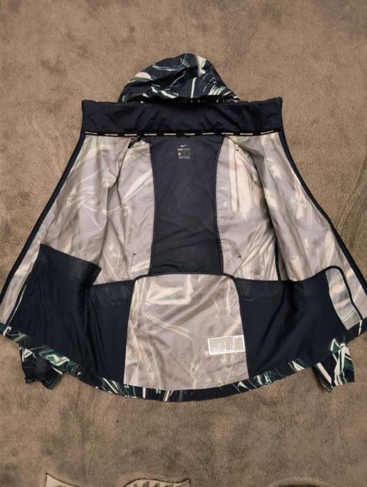 Бігова куртка Nike