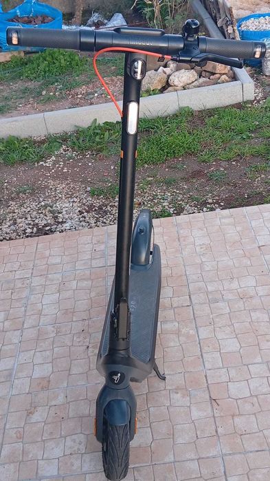 Trotinete com garantia e em bom estado