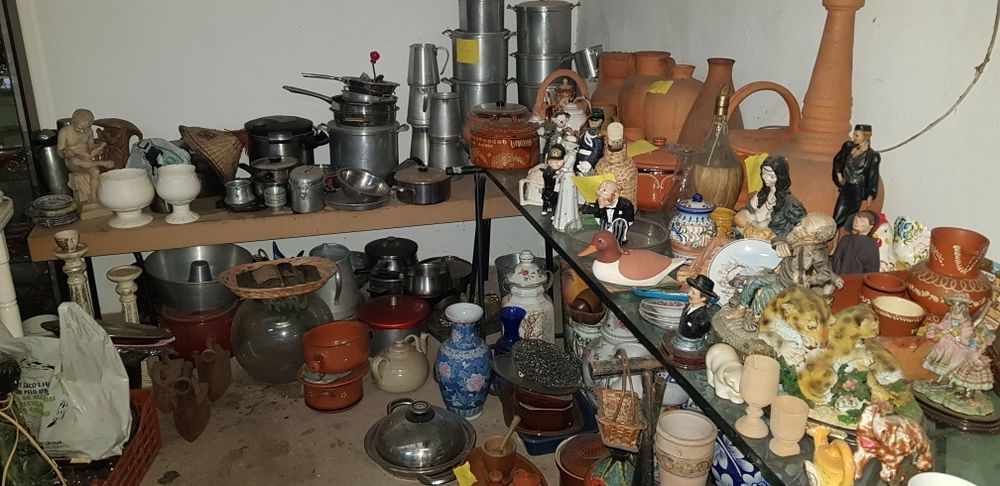 Várias louças de vários tamanhos