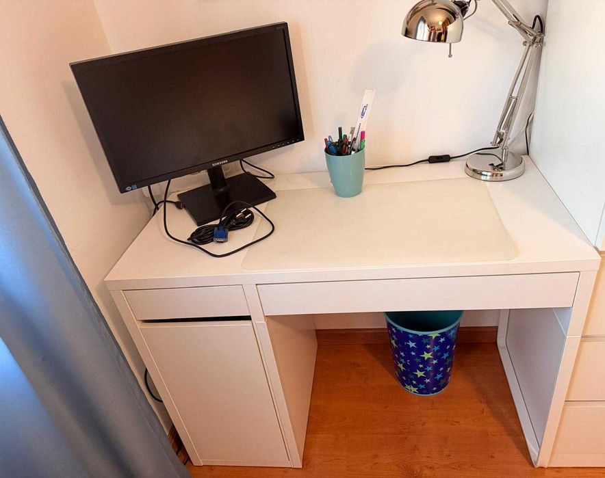 Conjunto CAMA individual + SECRETARIA + ESTANTE (IKEA) - Oferta monitor Samsung 22"