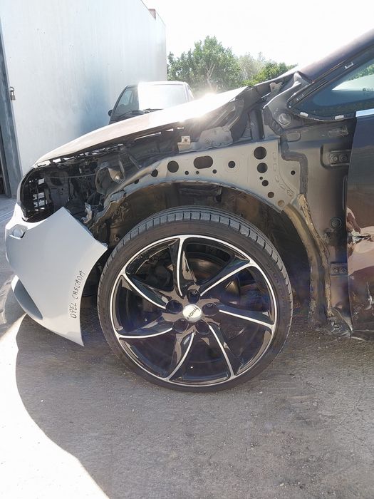 Opel cascada accidentado