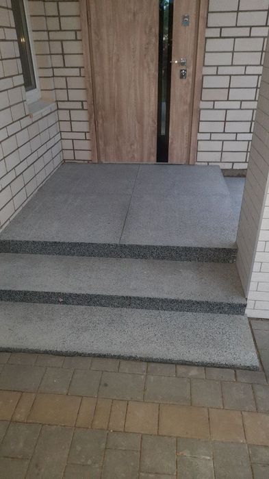 Сходи, підвіконня з граніту та кварциту