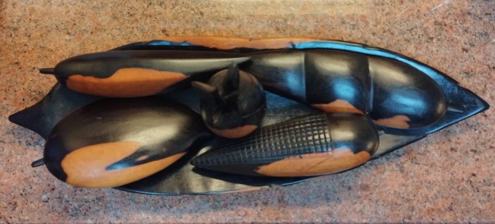 Travessa com fruta- Peça de artesanato africano em pau preto genuíno