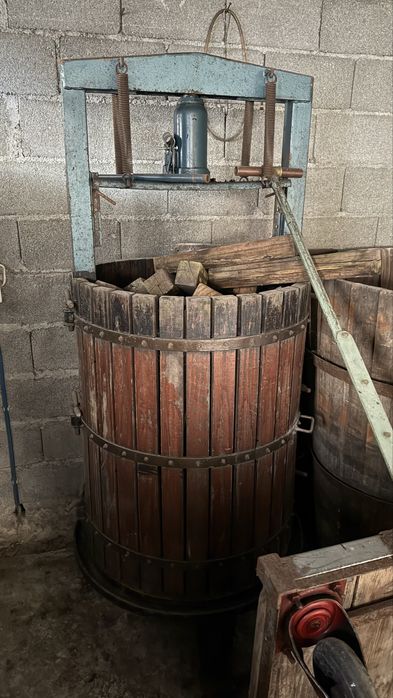 prensa hidráulica  de uvas completa