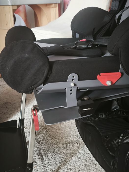 Sprzedam fotelik samochodowy dla  niepełnosprawnego dziecka  HERNIK