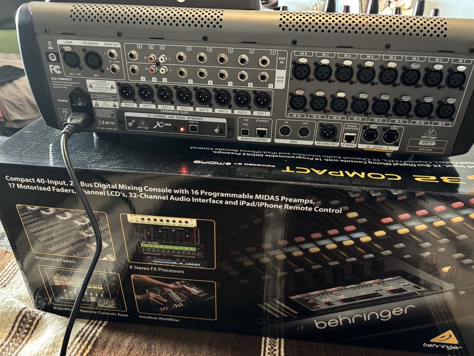 Mesa som Behringer X32 Compact