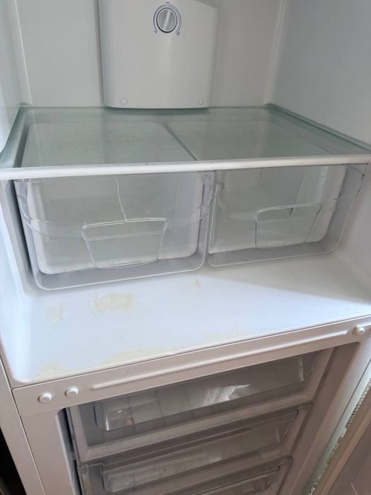 Продам холодильник Indesit