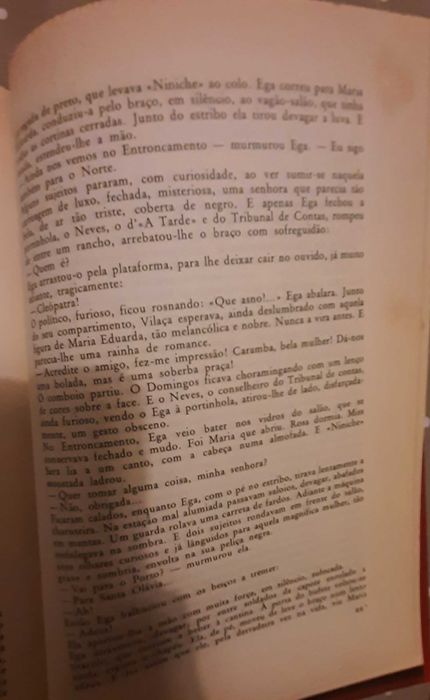 Livro "Os Maias"