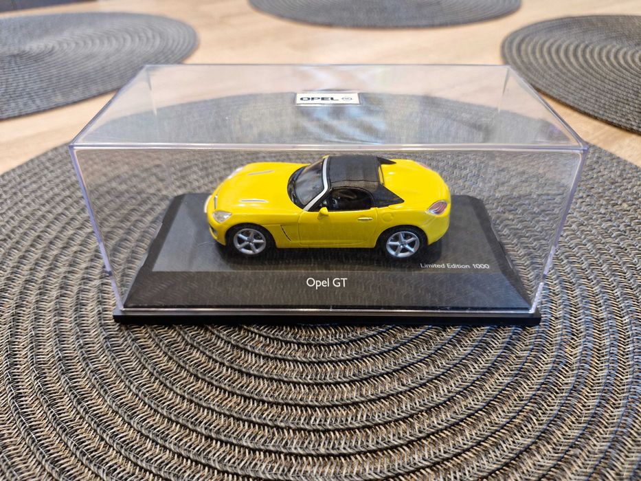 Opel GT cabrio żółty limit 1000 szt Schuco 1:43