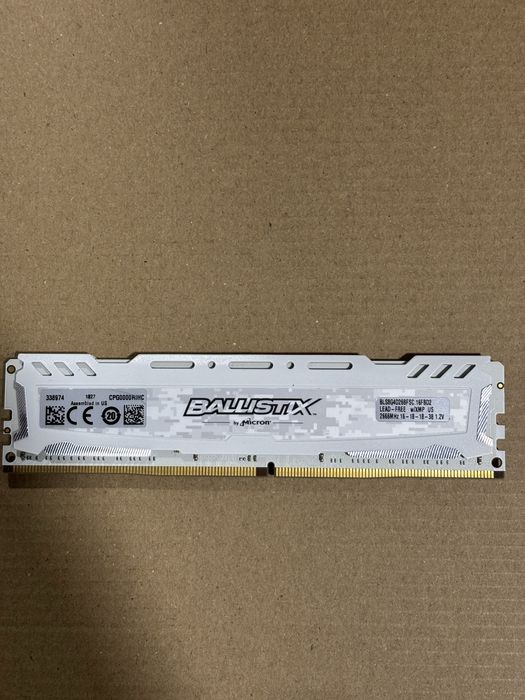 Лот з брендової оперативної памяті  з 13 штук обємом16/8 GB ddr4.