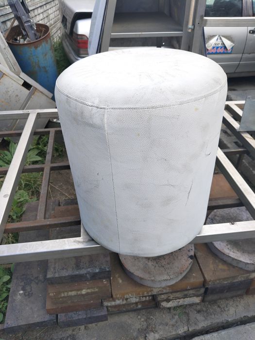 Pufa tapicerowana skóropodobna