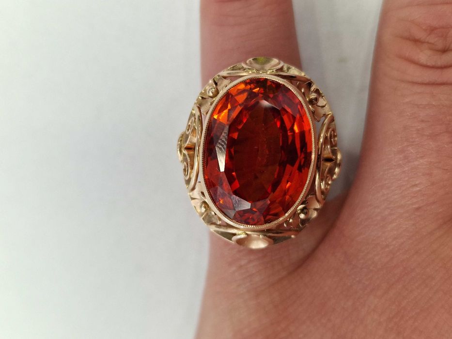 Złoty pierścionek/ 585/ 11.47 gram/ R16/ Topaz złocisty/ 1963-86